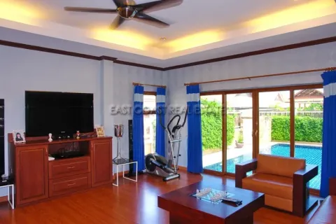 Casa de 5 dormitorios en Pattaya, Tailandia № 212912 - foto 20