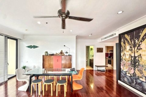 Condo in Khlong San, Bangkok, Thailand, 2 bedrooms  № 114236 - photo 1