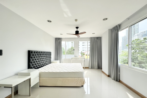 Condo à Watthana, Bangkok, Thaïlande, 2 chambres  № 151252 - photo 9