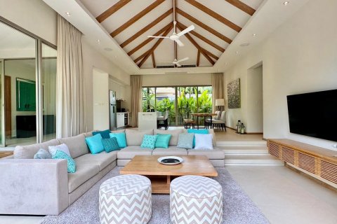 Villa in Phuket, Thailand 3 bedrooms № 157049 - photo 22