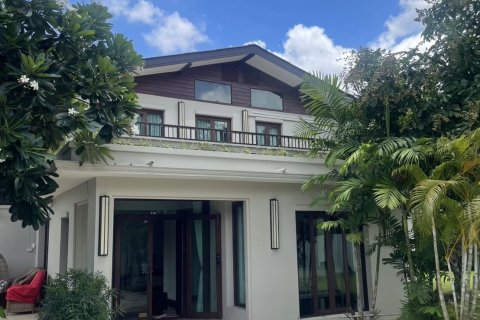Villa in Saraphi, Thailand 4 bedrooms № 162023