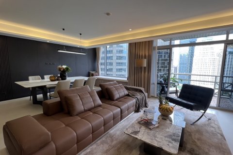 Condo in Bangkok, Thailand, 2 bedrooms  № 154556 - photo 2