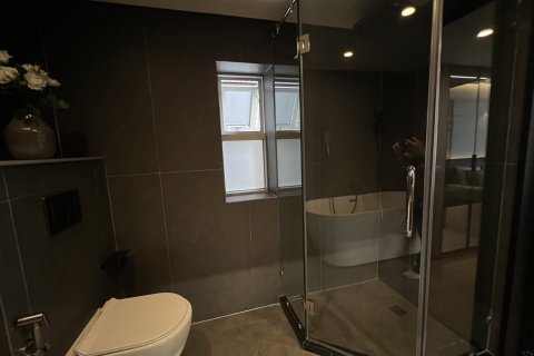 Condo in Bangkok, Thailand, 2 bedrooms  № 154556 - photo 17