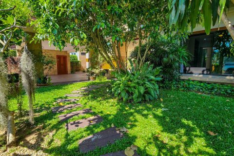 Villa in Chiang Mai, Thailand 6 bedrooms № 154551 - photo 12