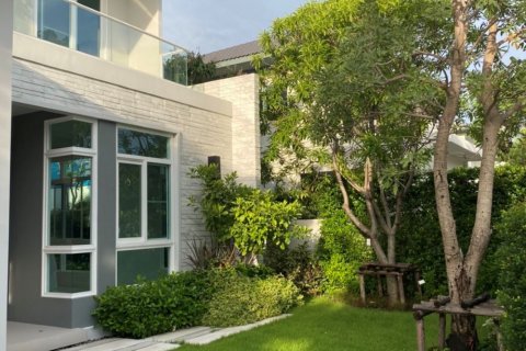 Villa in Bang Na, Bangkok, Thailand 4 bedrooms № 133693 - photo 2