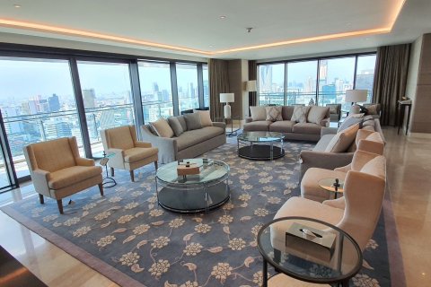 Кондоминиум с 4 спальнями в Патхум Ване, Бангкок, Таиланд № 133649 - фото 1