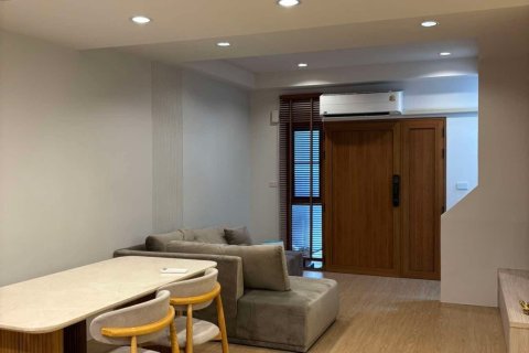 Таунхаус в Суан Луанге, Бангкок, Таиланд с 3 спальнями  № 155883 - фото 2