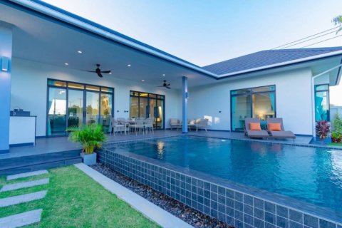 Villa in Hua Hin, Thailand 3 bedrooms № 160193 - photo 2