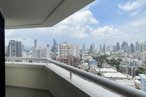 Condo in Watthana, Bangkok, Thailand, 2 bedrooms  № 138239 - photo 16