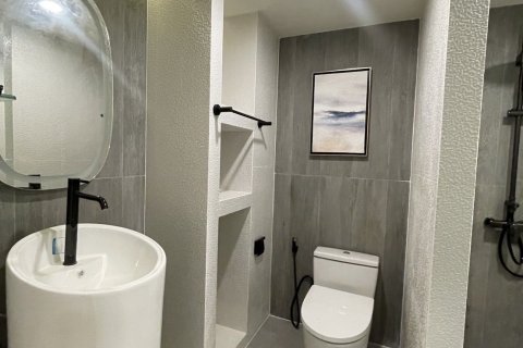 Condo in Watthana, Bangkok, Thailand, 2 bedrooms  № 138239 - photo 14