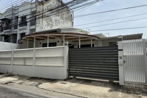 Дом в Банг Сью, Бангкок, Таиланд с 2 спальнями  № 138240 - фото 1