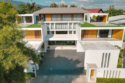 House in Chiang Mai, Thailand 5 bedrooms № 121981 - photo 1