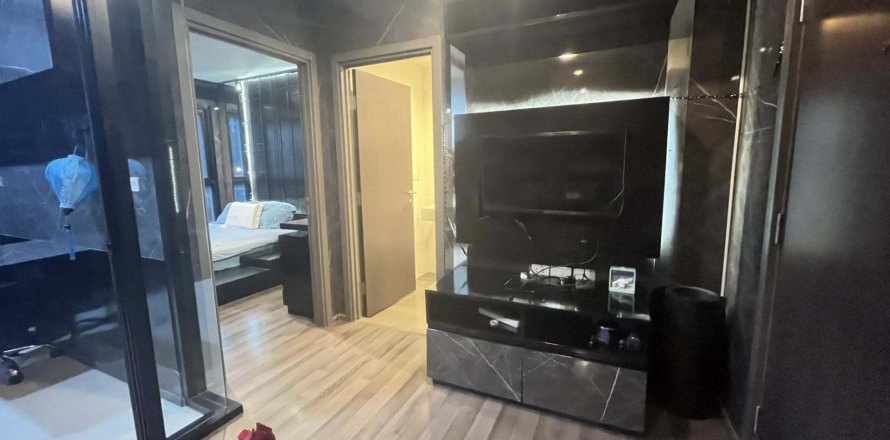 Studio in the Condo in Watthana, Bangkok, Thailand  № 153532