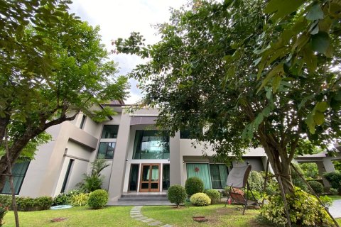 House in Chiang Mai, Thailand 4 bedrooms № 119926 - photo 1