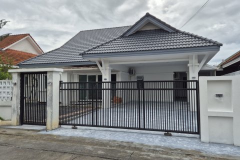 House in Phuket, Thailand 3 bedrooms № 149473 - photo 1