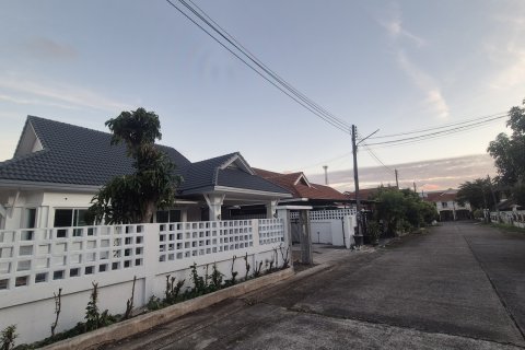 House in Phuket, Thailand 3 bedrooms № 149473 - photo 2