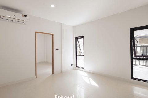 Дом в Лат Пхрау, Бангкок, Таиланд с 3 спальнями № 156867 - фото 9