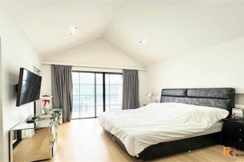 House in Bangkok, Thailand 6 bedrooms № 189160