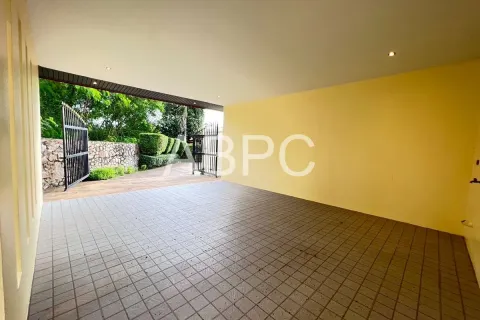 Casa de 4 dormitorios en Pattaya, Tailandia № 210712 - foto 13