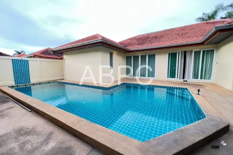 Casa de 4 dormitorios en Pattaya, Tailandia № 210712 - foto 3