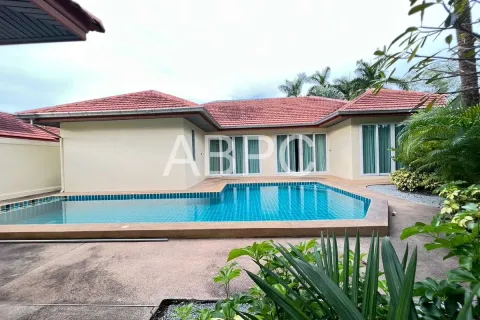 Casa de 4 dormitorios en Pattaya, Tailandia № 210712 - foto 2