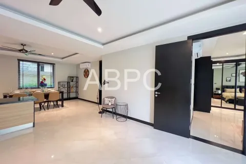 Casa de 4 dormitorios en Pattaya, Tailandia № 210712 - foto 15