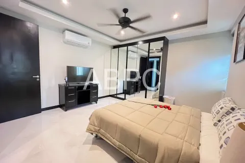 Casa de 4 dormitorios en Pattaya, Tailandia № 210712 - foto 7