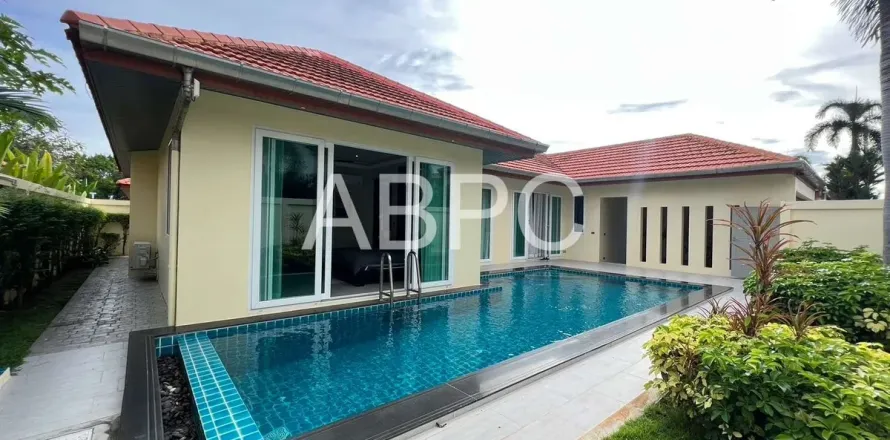 Casa de 4 dormitorios en Pattaya, Tailandia № 210711