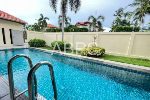 Casa de 4 dormitorios en Pattaya, Tailandia № 210711 - foto 10