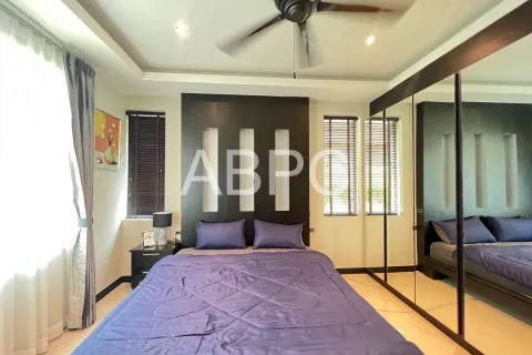 Casa de 4 dormitorios en Pattaya, Tailandia № 210711 - foto 7