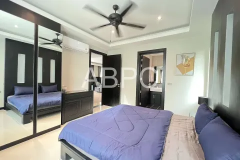 Casa de 4 dormitorios en Pattaya, Tailandia № 210711 - foto 17