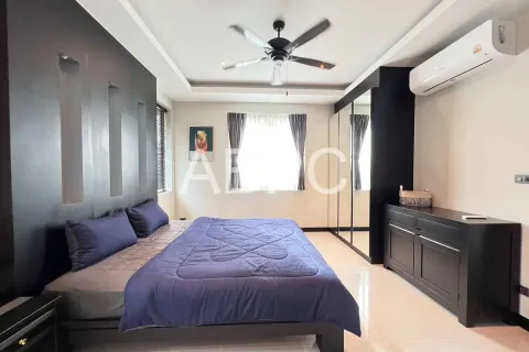 Casa de 4 dormitorios en Pattaya, Tailandia № 210711 - foto 5