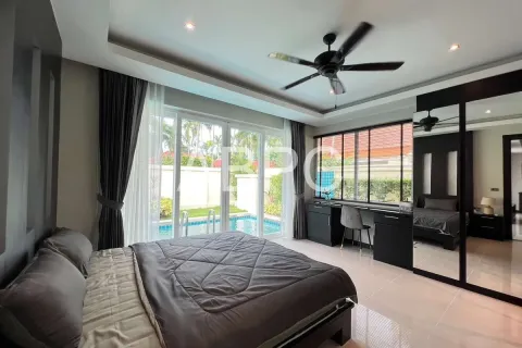Casa de 4 dormitorios en Pattaya, Tailandia № 210711 - foto 6