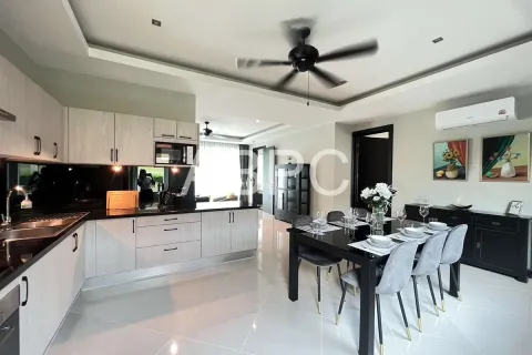 Casa de 4 dormitorios en Pattaya, Tailandia № 210711 - foto 14