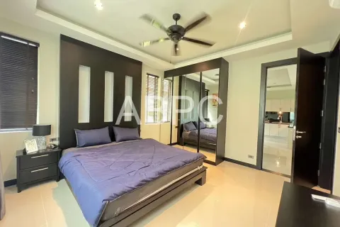 Casa de 4 dormitorios en Pattaya, Tailandia № 210711 - foto 3