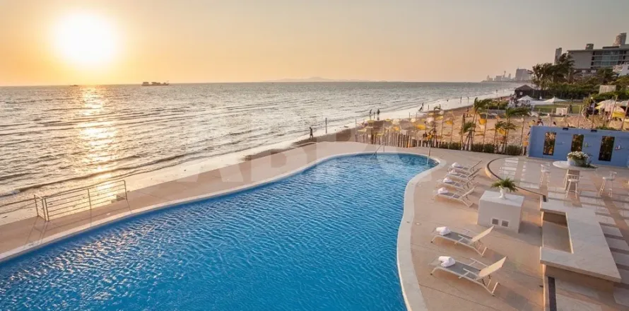 Condominio de 3 dormitorios en Pattaya, Tailandia № 210707