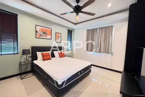 Casa de 4 dormitorios en Pattaya, Tailandia № 210710 - foto 12