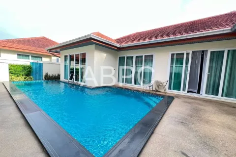 Casa de 4 dormitorios en Pattaya, Tailandia № 210710 - foto 4