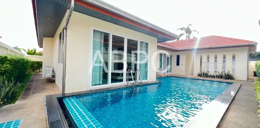 Casa de 4 dormitorios en Pattaya, Tailandia № 210710
