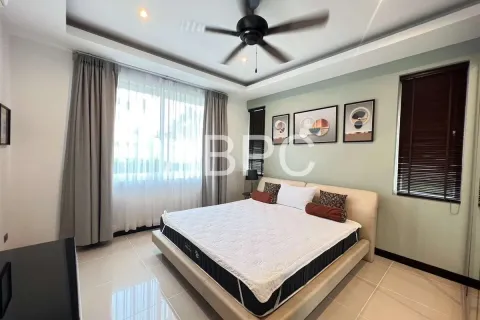Casa de 4 dormitorios en Pattaya, Tailandia № 210710 - foto 9