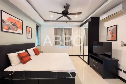 Casa de 4 dormitorios en Pattaya, Tailandia № 210710 - foto 10