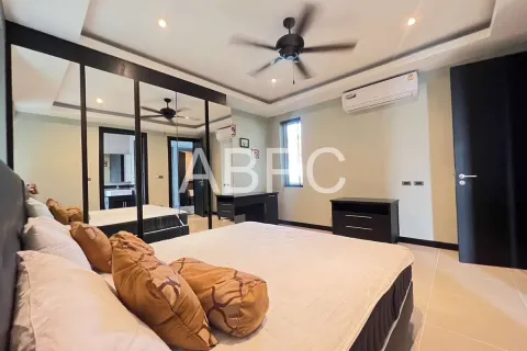 Casa de 4 dormitorios en Pattaya, Tailandia № 210710 - foto 5