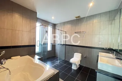 Casa de 4 dormitorios en Pattaya, Tailandia № 210710 - foto 6