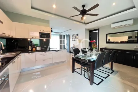 Casa de 4 dormitorios en Pattaya, Tailandia № 210710 - foto 18