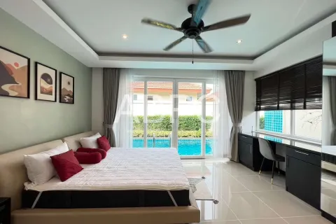 Casa de 4 dormitorios en Pattaya, Tailandia № 210710 - foto 19