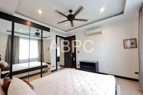 Casa de 4 dormitorios en Pattaya, Tailandia № 210710 - foto 7