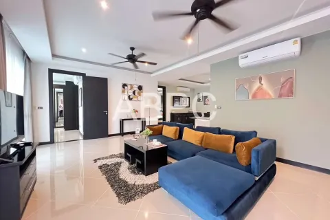 Casa de 4 dormitorios en Pattaya, Tailandia № 210710 - foto 17