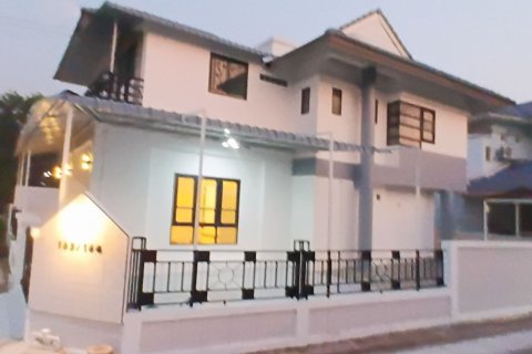 Maison à Pak Kret, Thaïlande 5 chambres № 169054 - photo 1