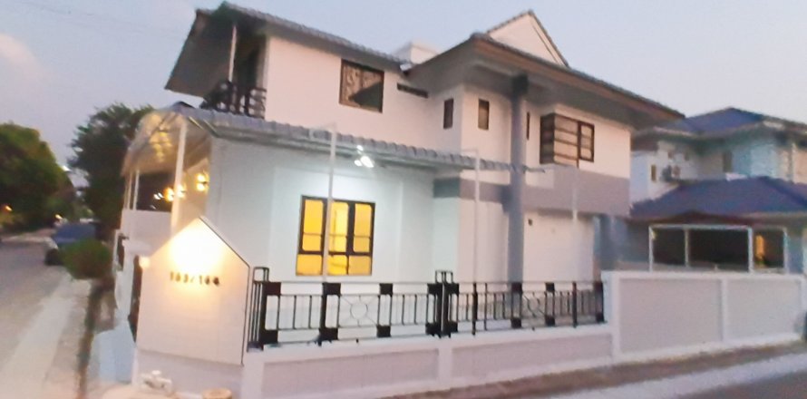 Maison à Pak Kret, Thaïlande 5 chambres № 169054