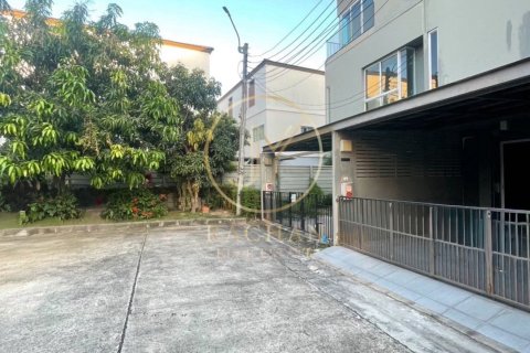 Townhouse in Pak Kret, Thailand 3 bedrooms № 169050 - photo 2